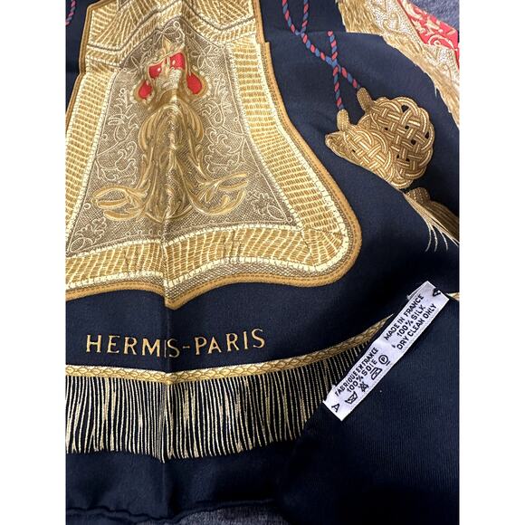 HERMES Carre 90 "Poste et Cavalerie" Silk 100% Silk Scarf with Box - Very Good - Picture 6 of 6